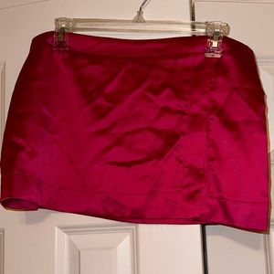 Satin mini skirt with leg slit